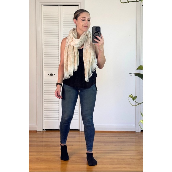 Gap rectangular scarf, lightweight, striped, cream, tan, off-white - Picture 2 of 4